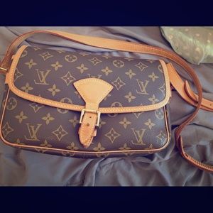 Louis Vuitton MF Year 2000 Pre-Owned. Montosuis PM